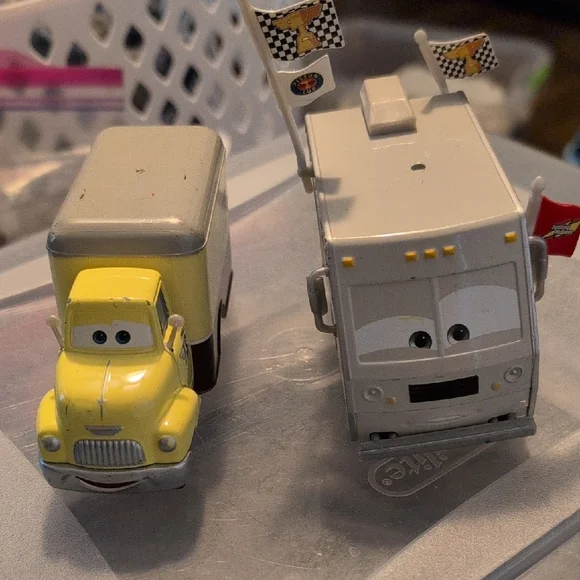 2 Disney Cars Due Cast - Picture 1 of 3